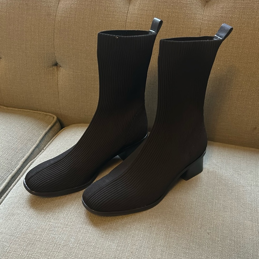 Everlane black boots